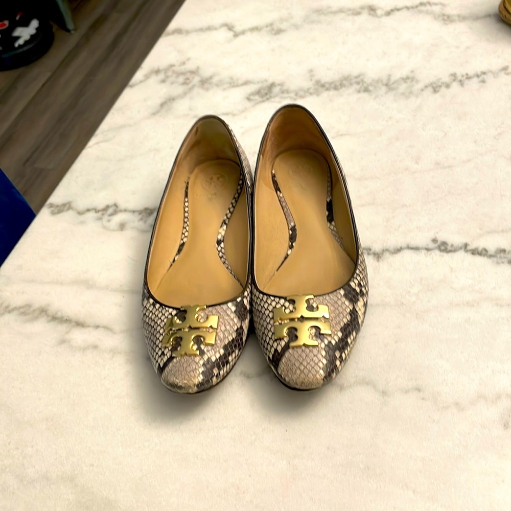 Tory Burch Snake print flats with gold embellishments size 8